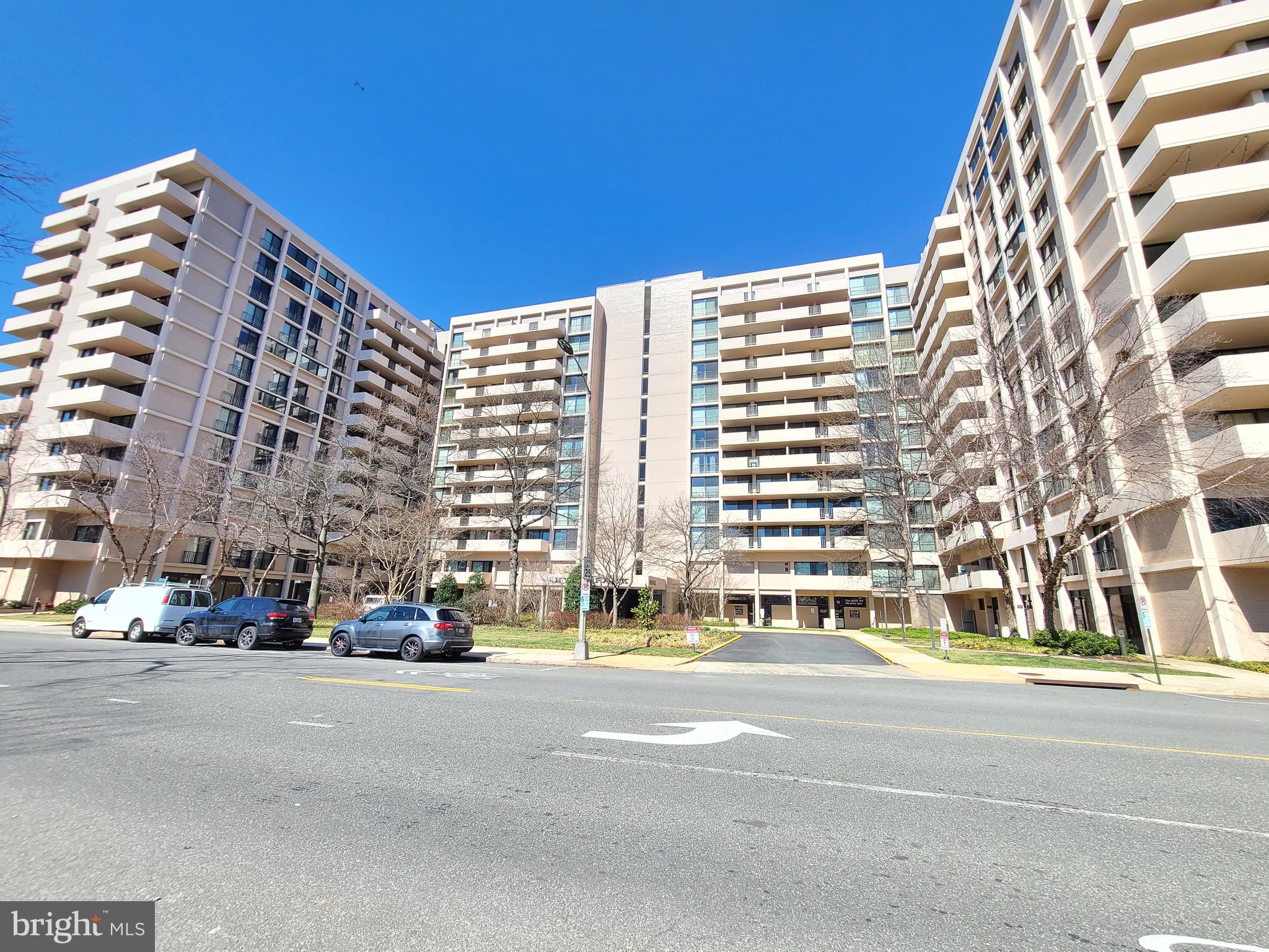 4141 North Henderson Road, Unit 801 Arlington, VA 22203 - Photo 2 of 65 The Hyde Park in Arlington is a mixed-use tower