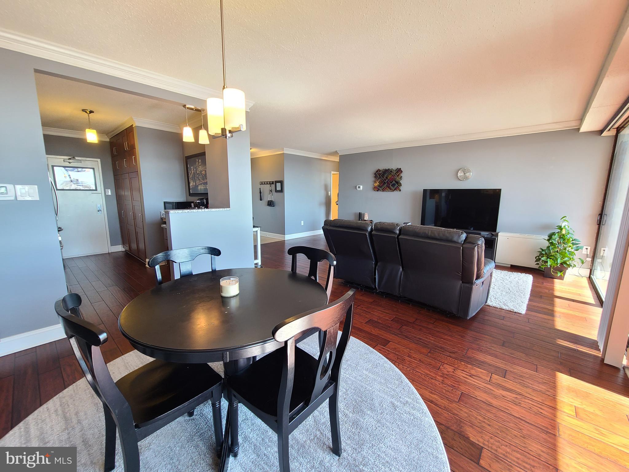 4141 North Henderson Road, Unit 801 Arlington, VA 22203 - Photo 24 of 65 Dining area