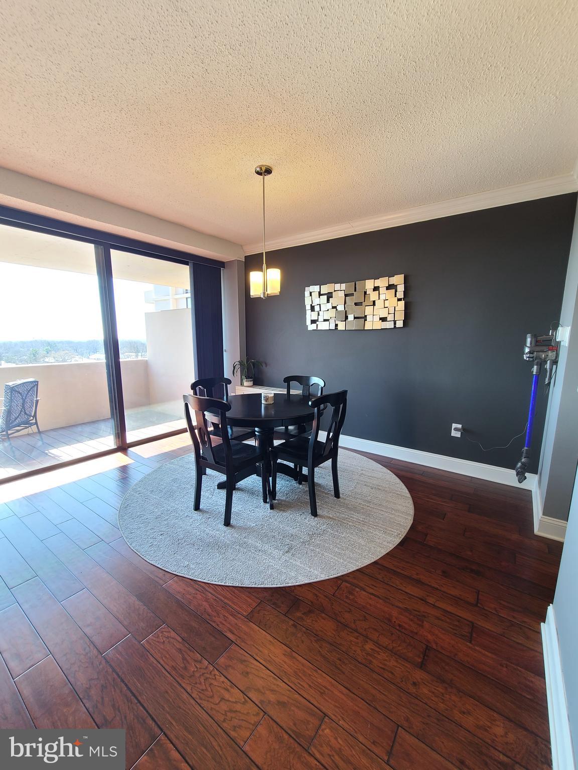 4141 North Henderson Road, Unit 801 Arlington, VA 22203 - Photo 25 of 65 Dining area