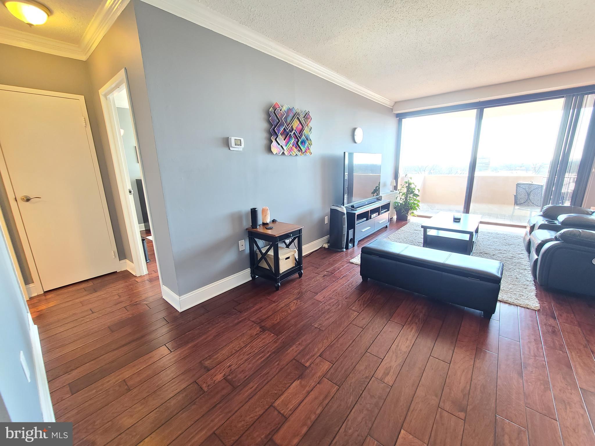 4141 North Henderson Road, Unit 801 Arlington, VA 22203 - Photo 33 of 65 Lot of sunlight
