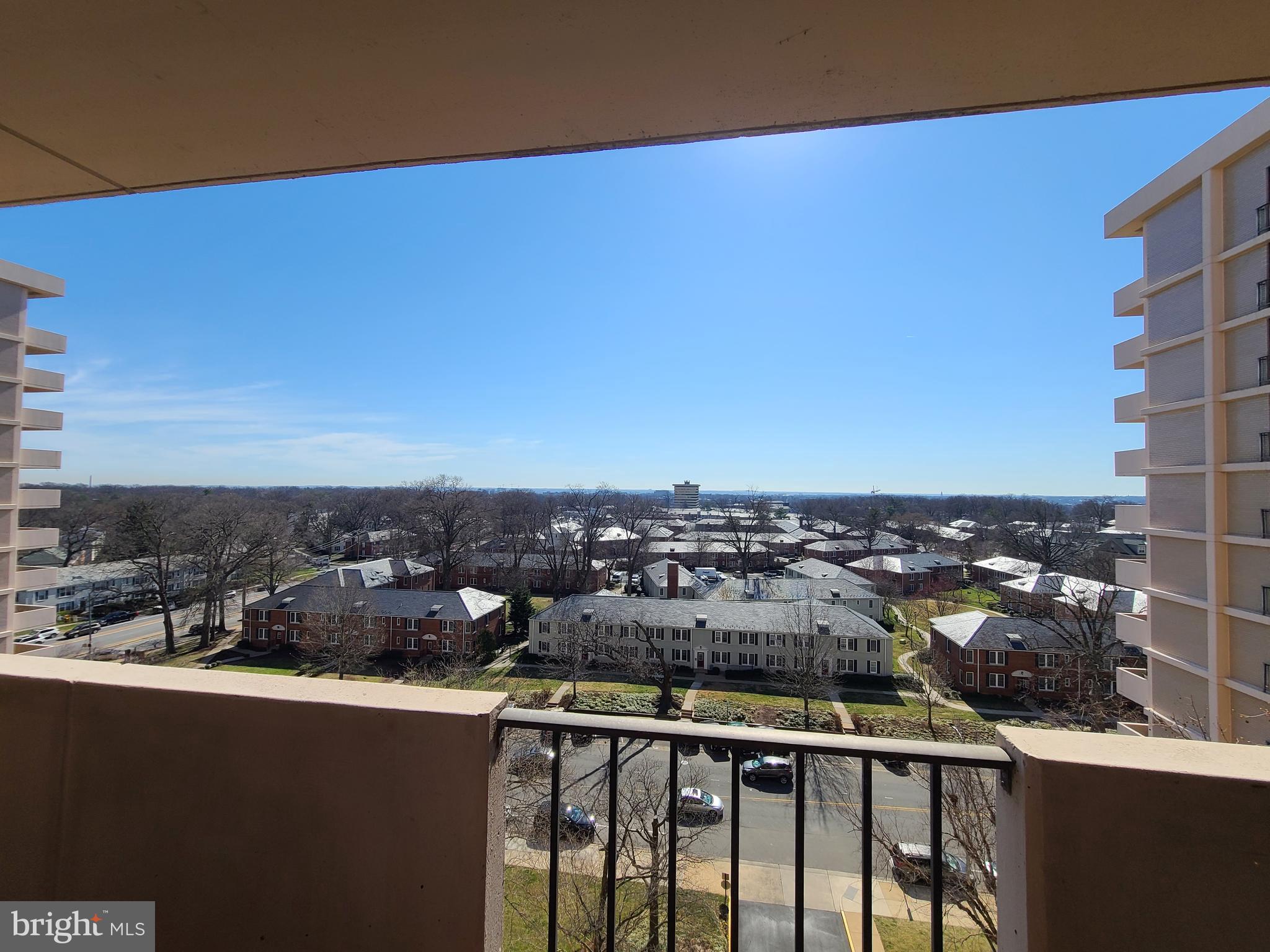 4141 North Henderson Road, Unit 801 Arlington, VA 22203 - Photo 37 of 65 Treetop and city view