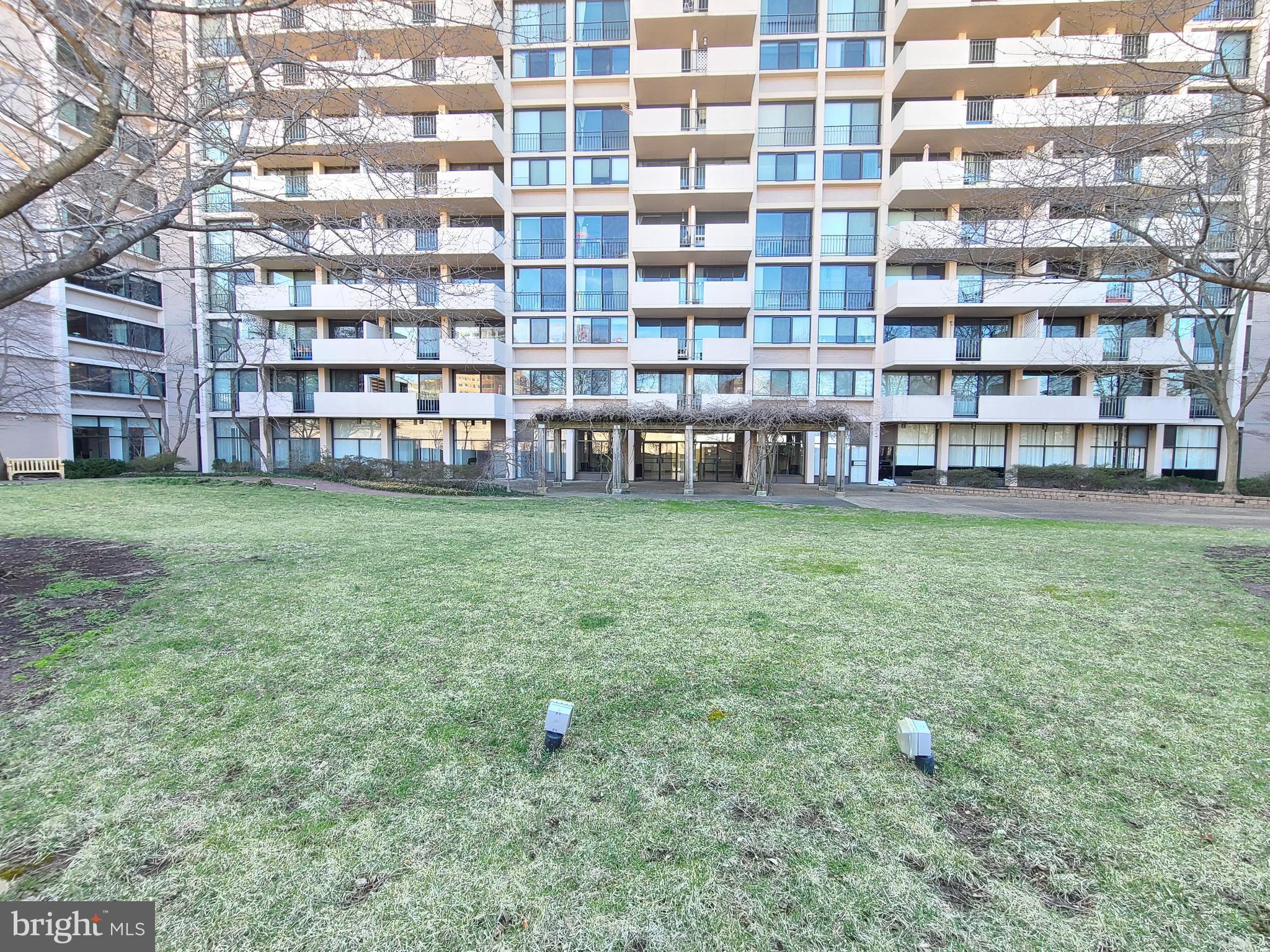 4141 North Henderson Road, Unit 801 Arlington, VA 22203 - Photo 50 of 65 Rear Park-like Courtyard