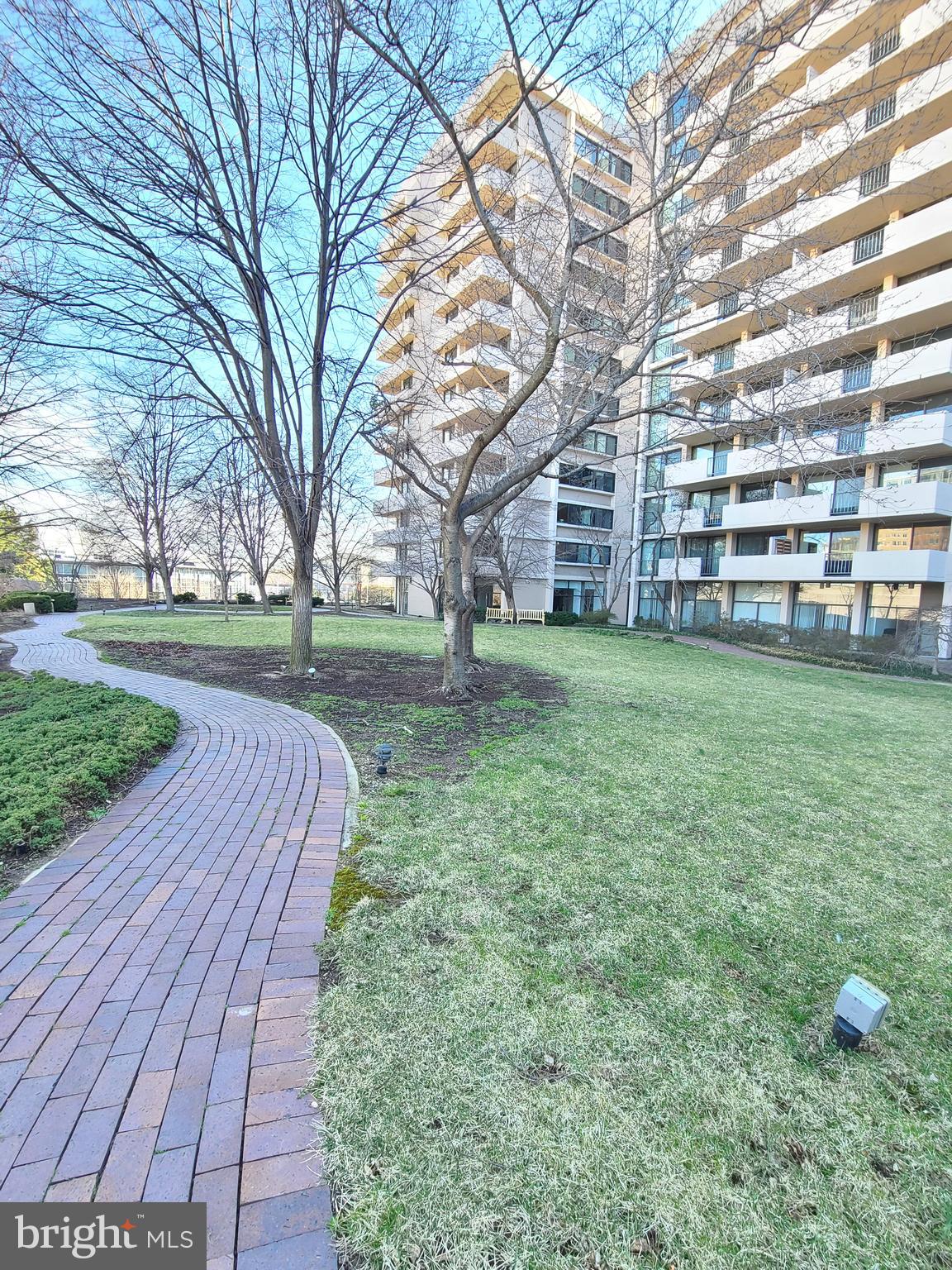 4141 North Henderson Road, Unit 801 Arlington, VA 22203 - Photo 51 of 65 walking path