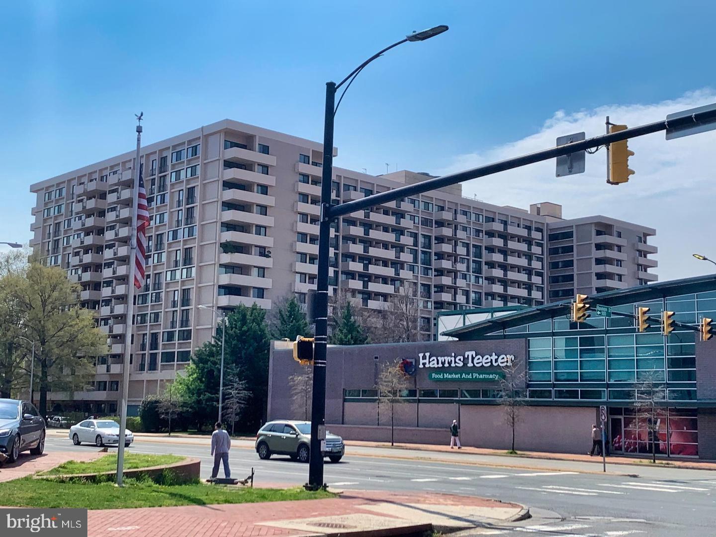4141 North Henderson Road, Unit 801 Arlington, VA 22203 - Photo 63 of 65 Walk to Harris Teeter super market