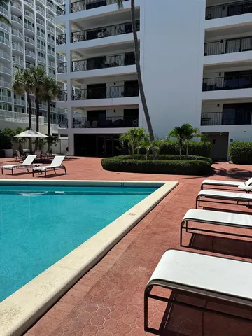$3,000 | 5415 Collins Avenue, Unit 304, Miami Beach, FL 33140