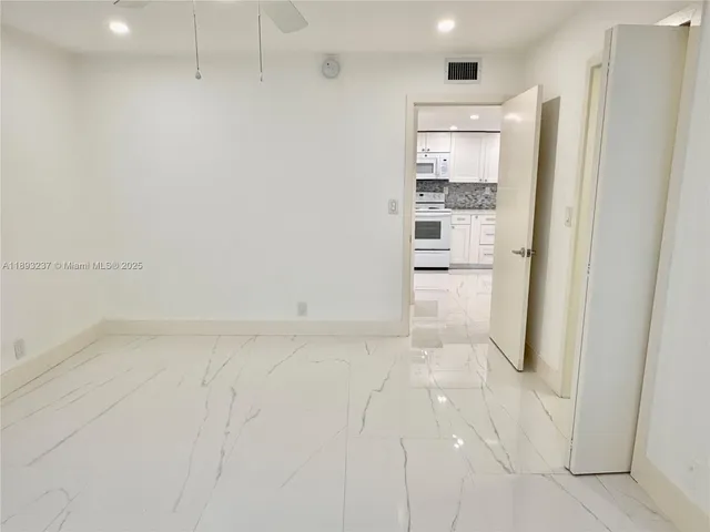 a view of empty room with an empty space