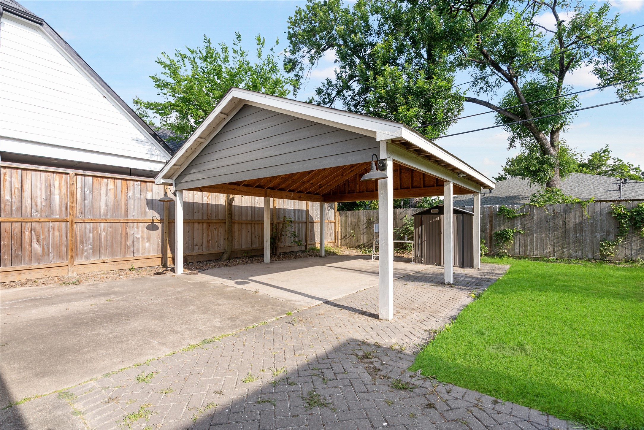 7307 Raton Street Houston, TX 77055 - Photo 21 of 23 This is a secondary covered space that can be used to host barbecues!