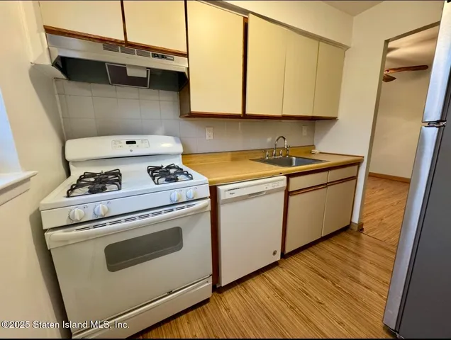 $272,000 | 414 Maryland Avenue, Unit 2A | Rosebank