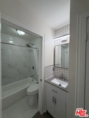 $1,895 | 1717 South Burlington Avenue, Unit 4, Los Angeles, CA 90006