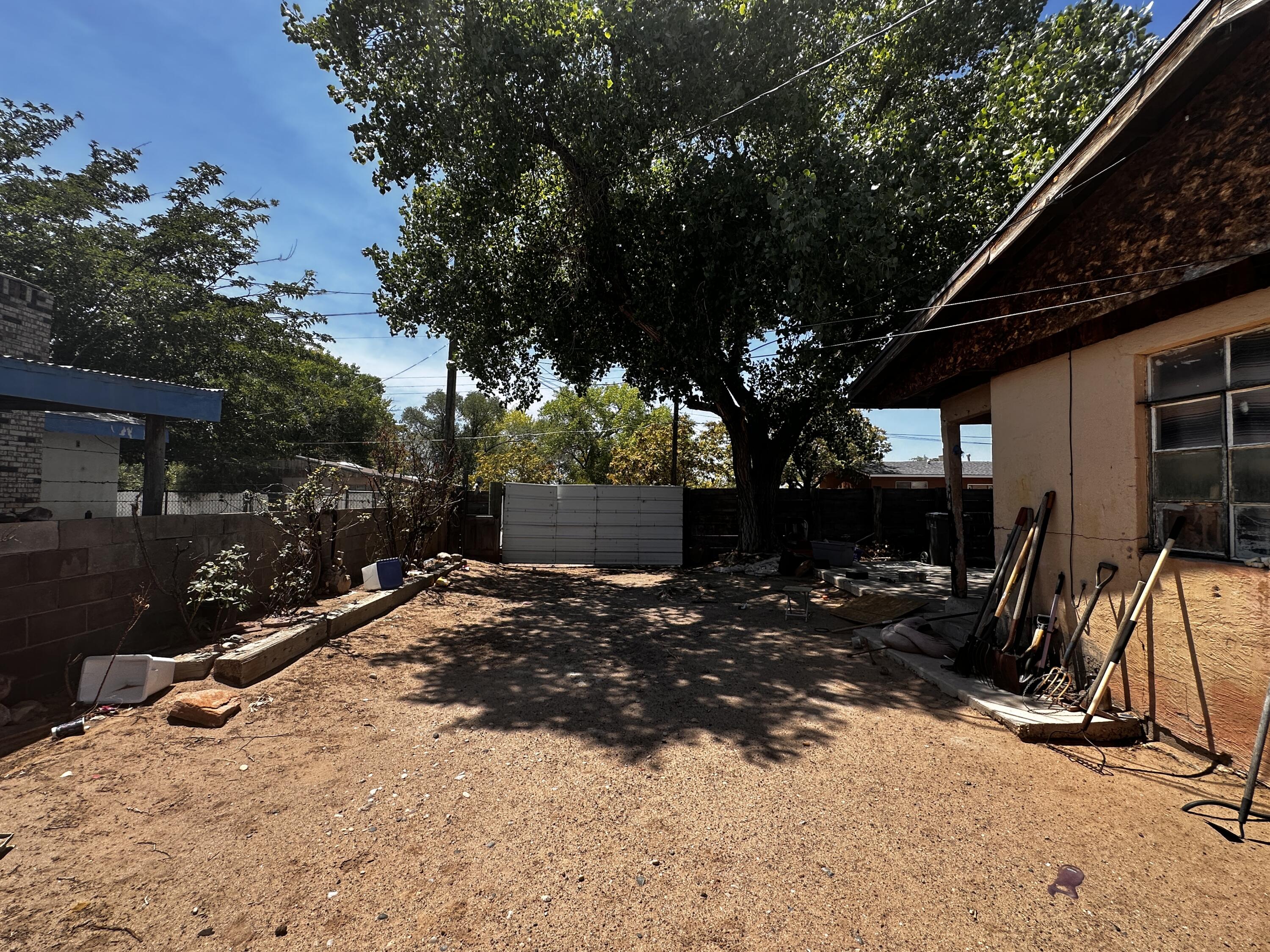 2804 Justo Road Southwest Albuquerque, NM 87105 - Photo 6 of 23 Gallery Image 6