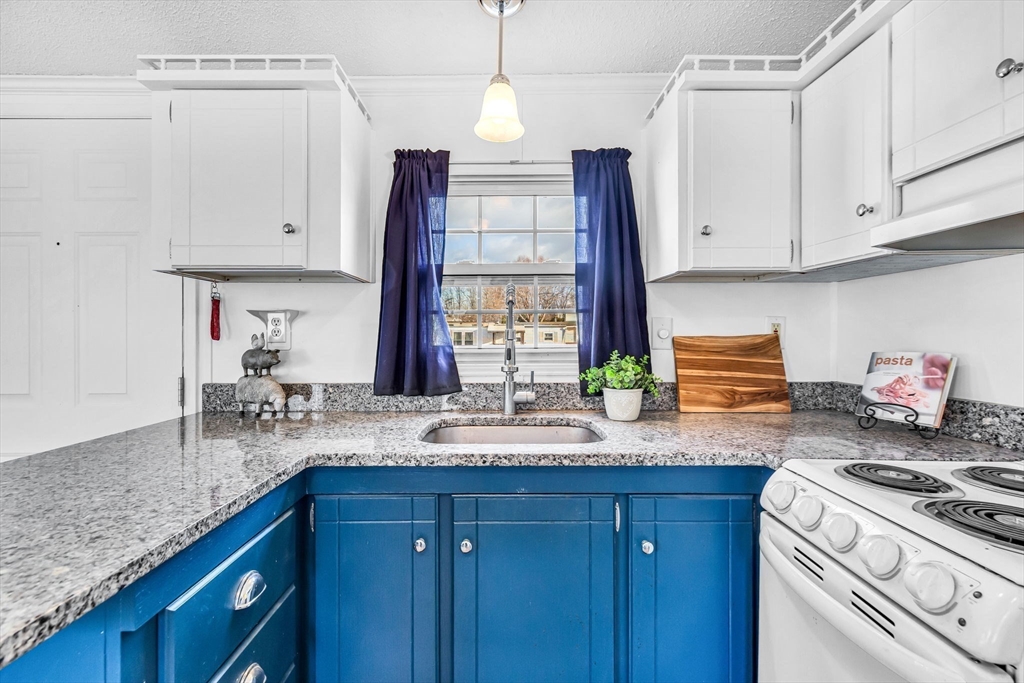 93 Grochmal Avenue, Unit 96 Springfield, MA 01151 - Photo 3 of 18 Gallery Image 3