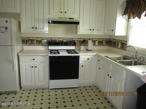 320 Peg Leg Road Magnolia, NC 28453 - Photo 5 of 15 kitchen