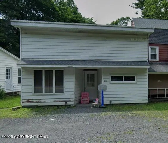 a view of a house with a backyard