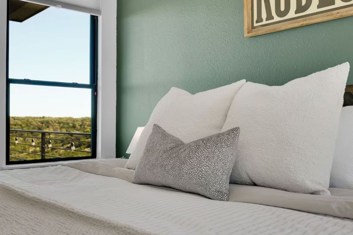 11 Sacramento Boerne, TX 78006 - Photo 29 of 40 Bedroom featuring a textured wall