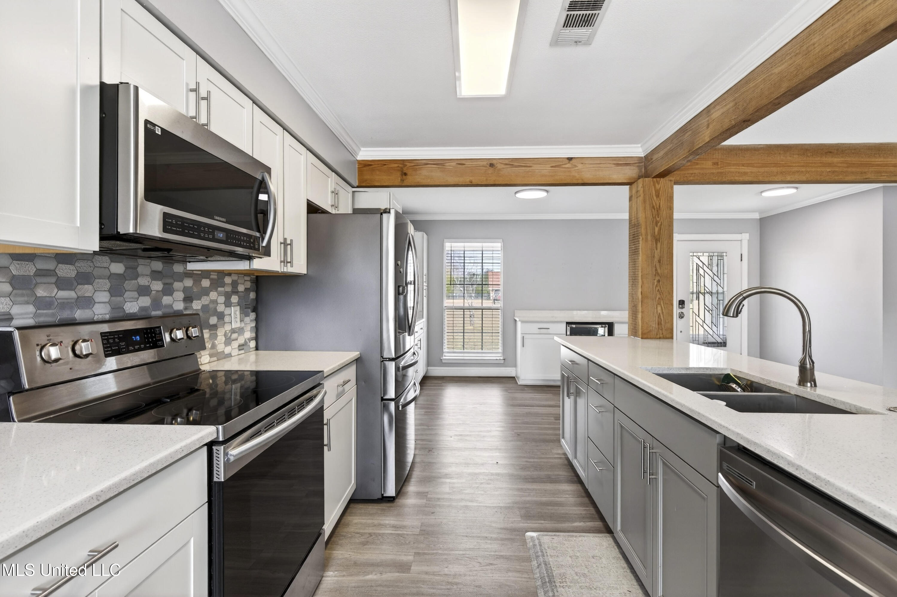 15517 Shriners Boulevard Biloxi, MS 39532 - Photo 13 of 43 15517ShrinersBlvd-13