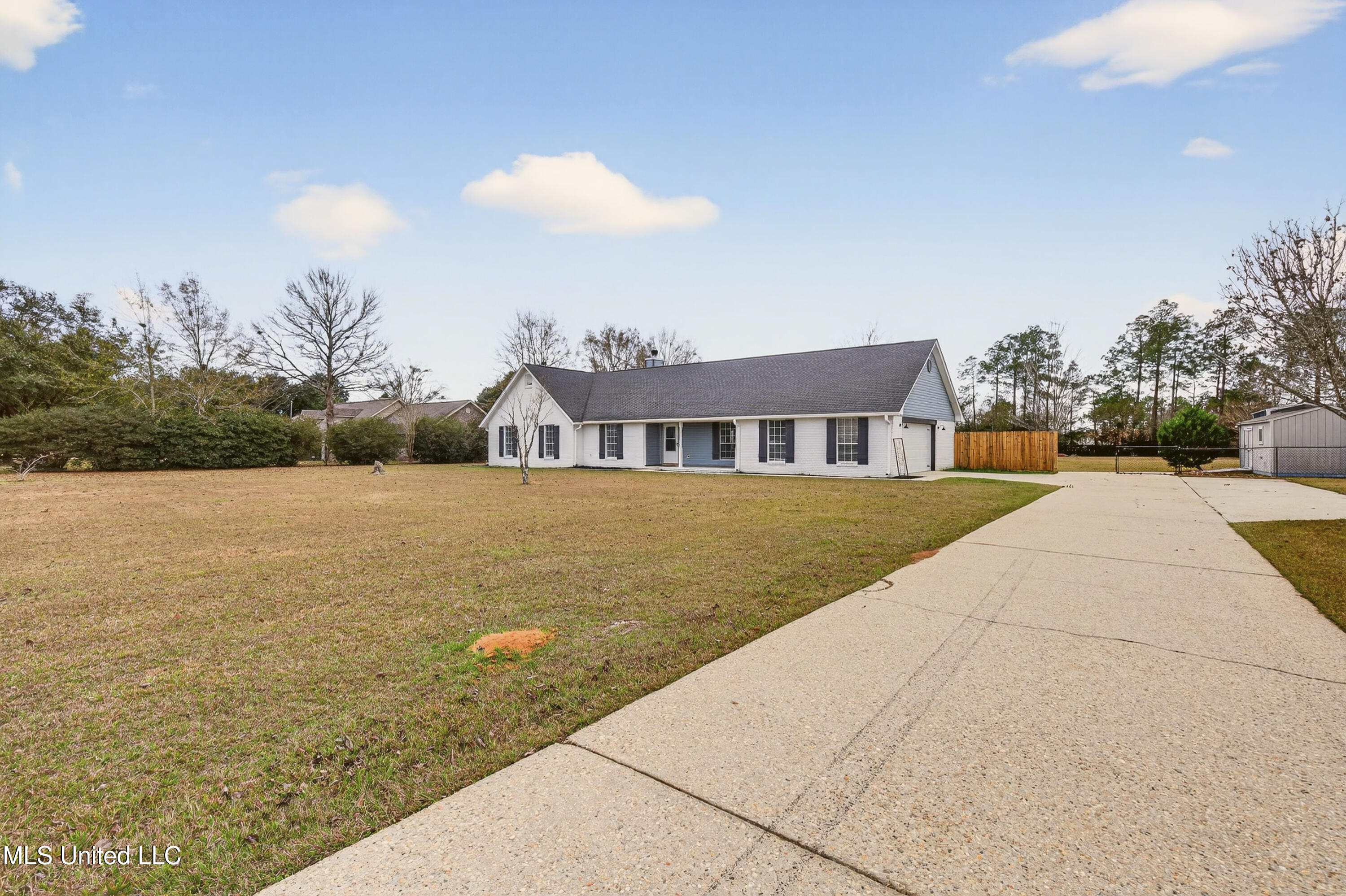 15517 Shriners Boulevard Biloxi, MS 39532 - Photo 3 of 43 15517ShrinersBlvd-3