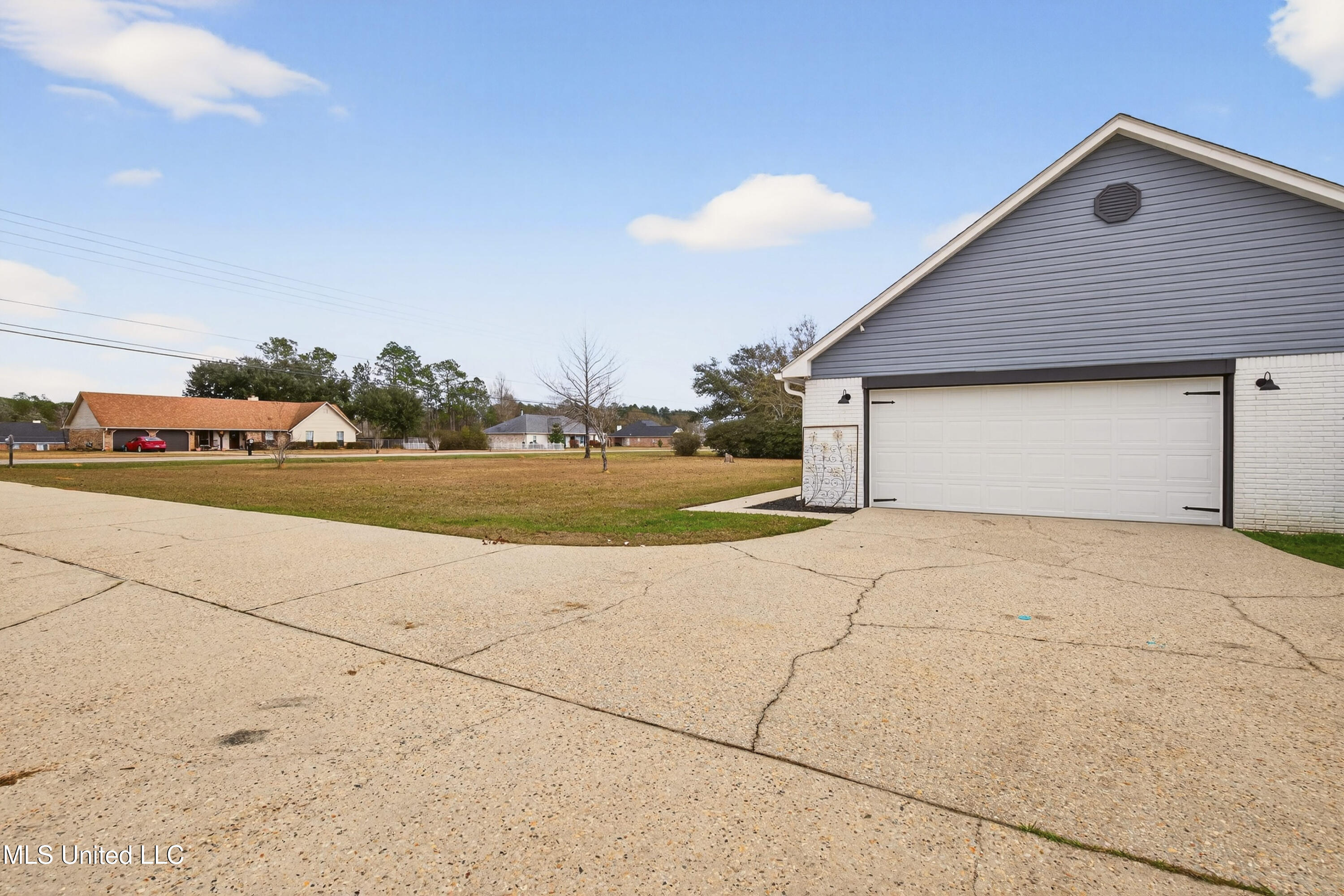 15517 Shriners Boulevard Biloxi, MS 39532 - Photo 4 of 43 15517ShrinersBlvd-4