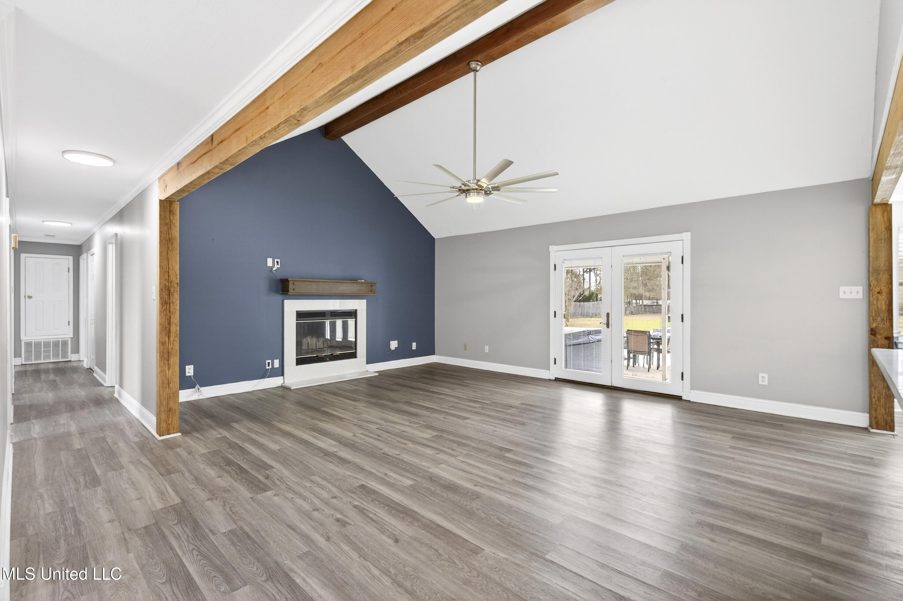 15517 Shriners Boulevard Biloxi, MS 39532 - Photo 5 of 43 15517ShrinersBlvd-5