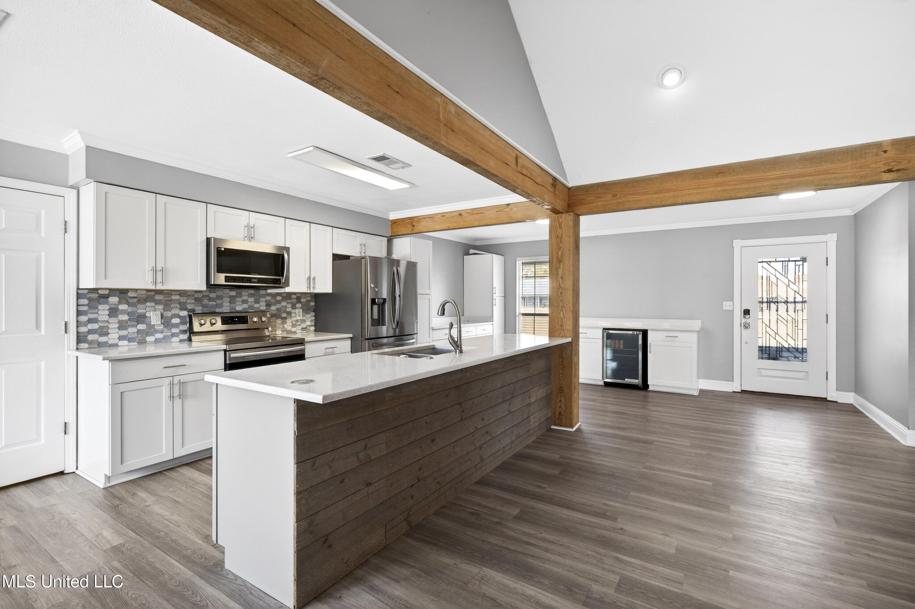 15517 Shriners Boulevard Biloxi, MS 39532 - Photo 9 of 43 15517ShrinersBlvd-9