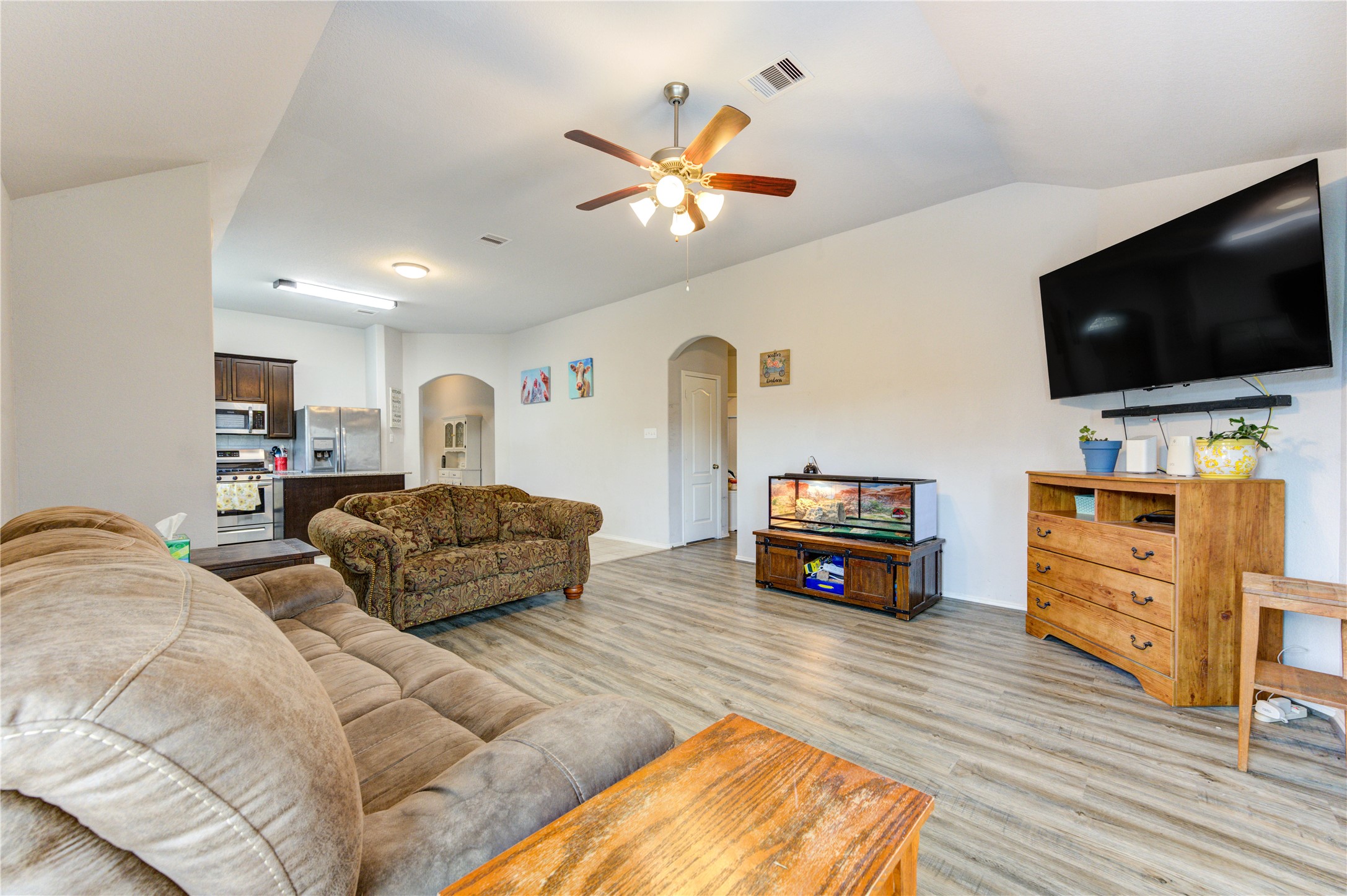 13707 Arcadia Creek Lane Rosharon, TX 77583 - Photo 21 of 47 Spacious living area featuring vaulted ceilings and an open-concept layout perfect for everyday living.