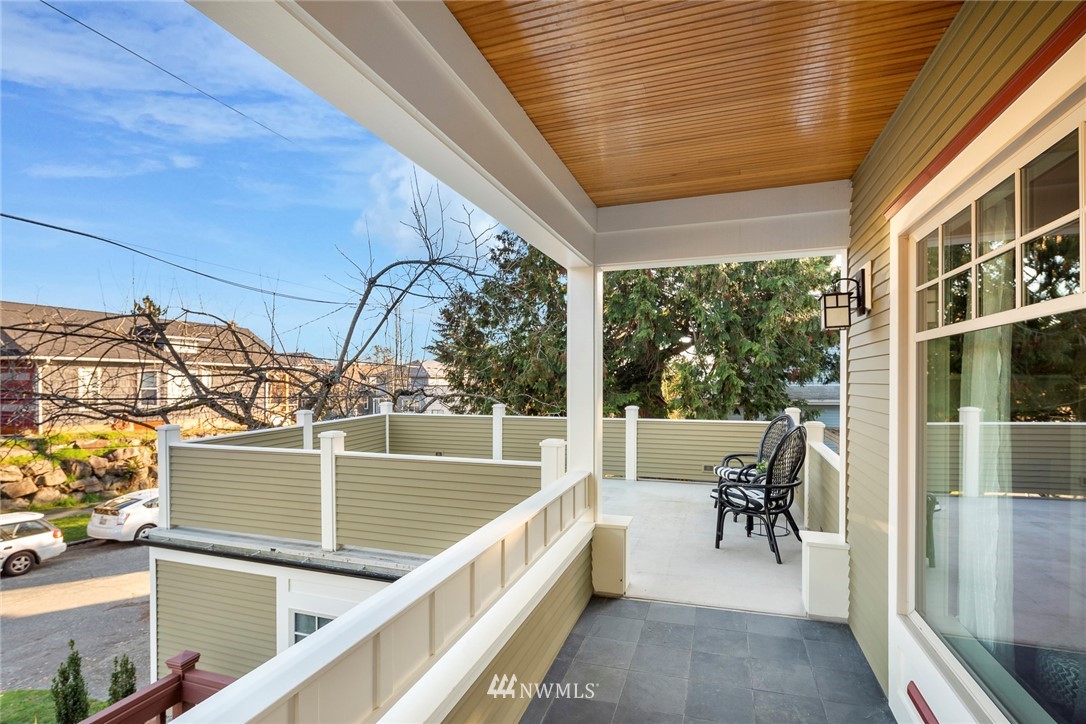 4111 Interlake Avenue North Seattle, WA 98103 - Photo 3 of 25 Gallery Image 3