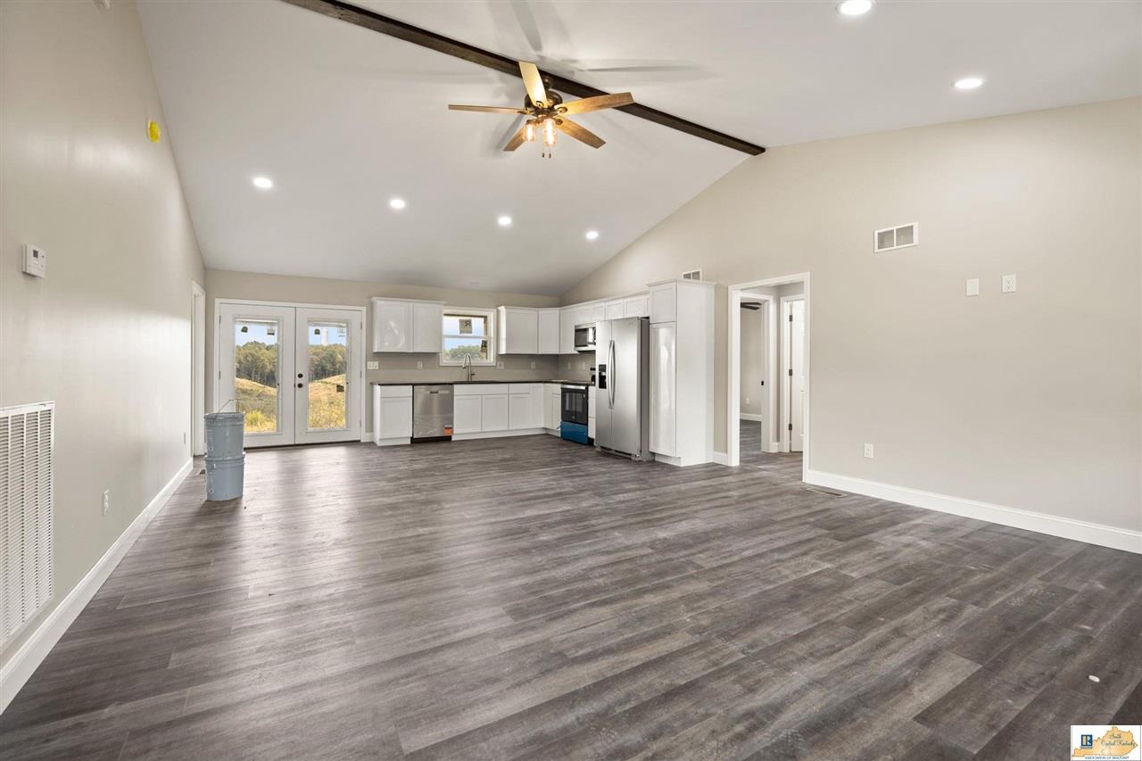 2780 Berry Store Road Smiths Grove, KY 42171 - Photo 6 of 61 Gallery Image 6