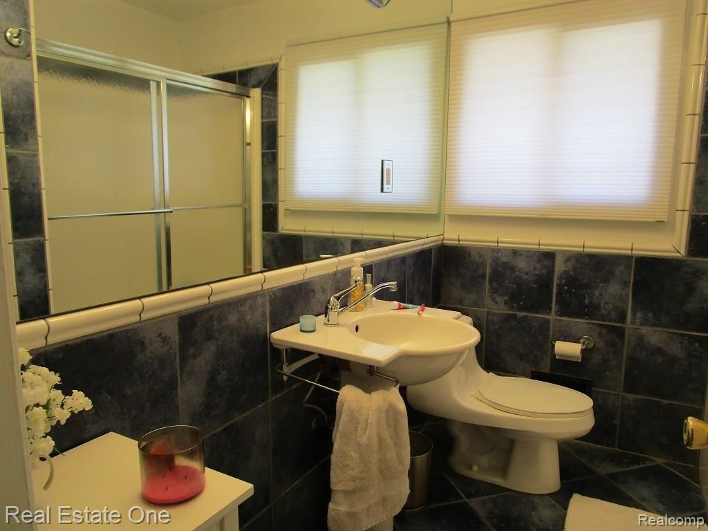 33315 Raphael Road Farmington, MI 48336 - Photo 30 of 47 IMG_4851.JPG
