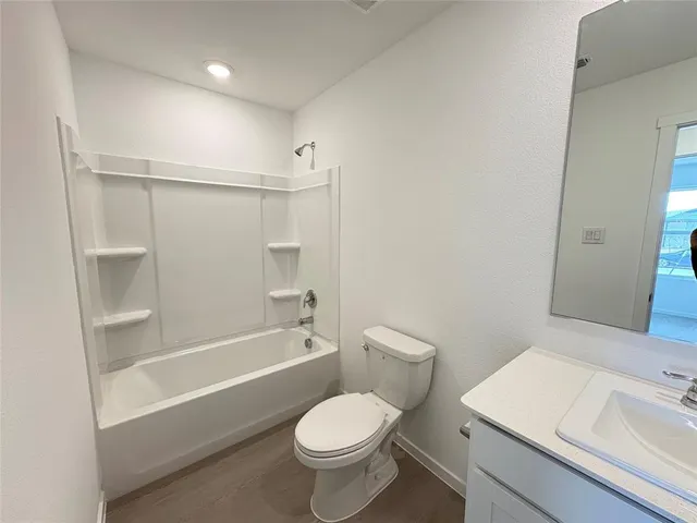 $1,800 | 1034 Neyland Drive, Ennis, TX 75119