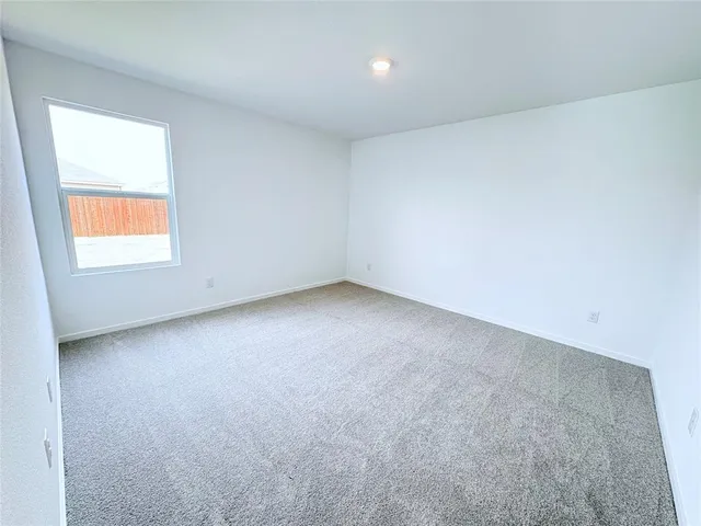 $1,800 | 1034 Neyland Drive, Ennis, TX 75119