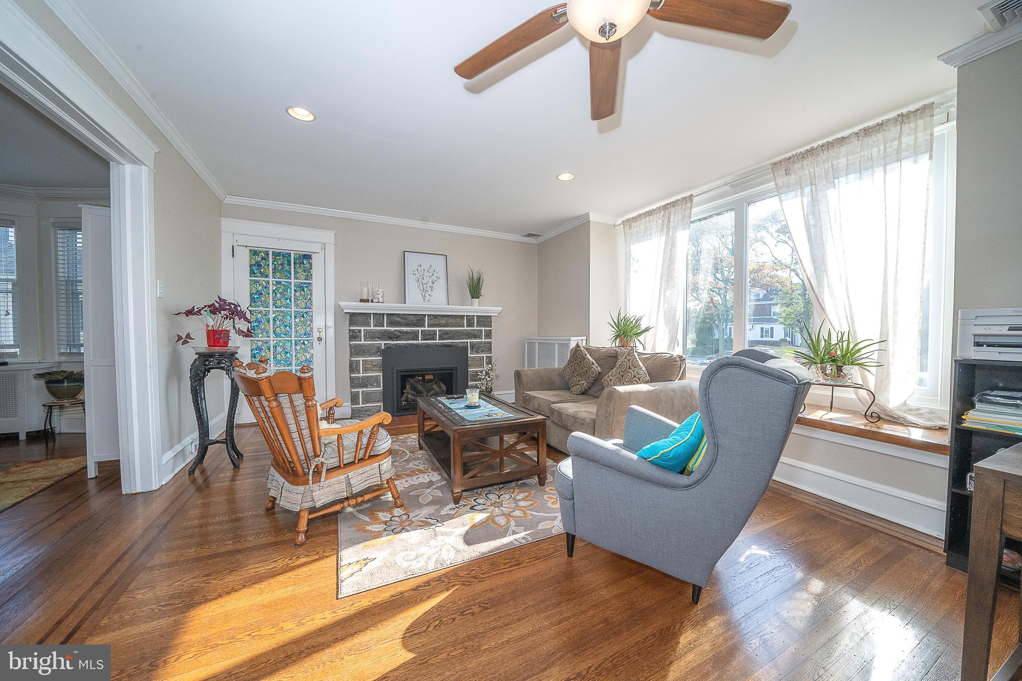807 East Darby Road Havertown, PA 19083 - Photo 8 of 42 Living Room