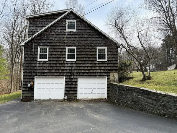 $285,300 | 284 Ridgefield Road, Endicott, NY 13760