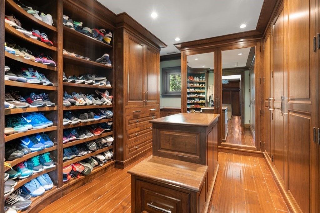 51 Scotch Pine Road Wellesley, MA 02481 - Photo 20 of 30 a spacious bathroom with a double vanity sink and a mirror