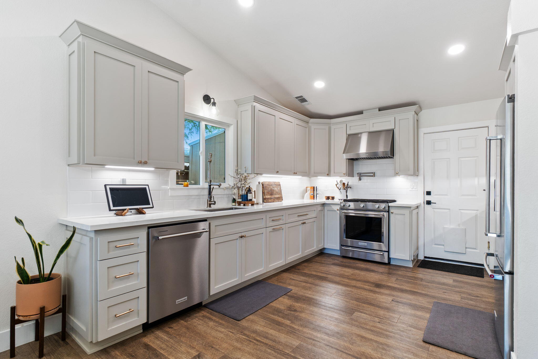 2178 Hemingway Street Redding, CA 96003 - Photo 13 of 45 13-web-or-mls-BiggerFlow Real Estate Med