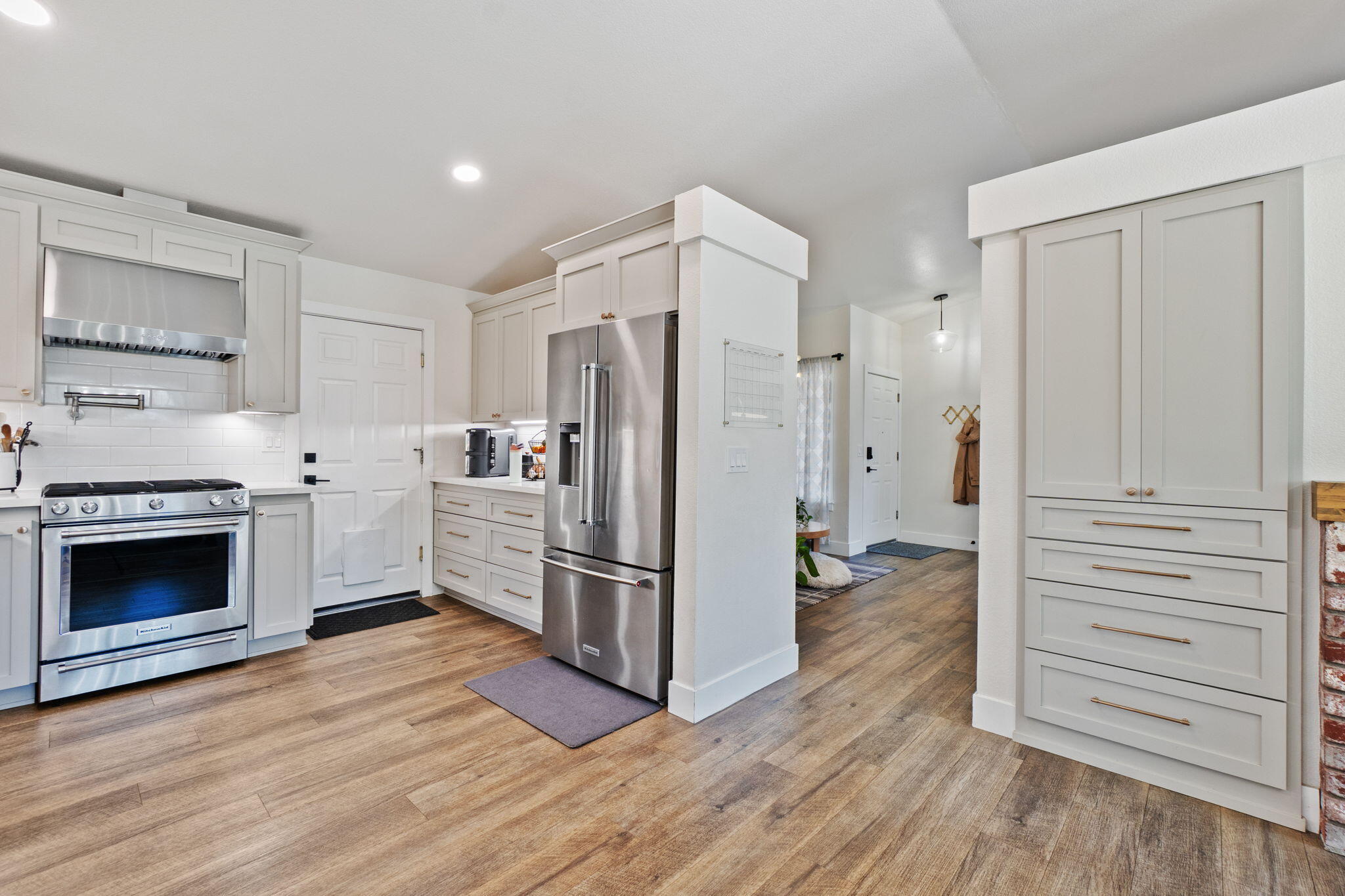 2178 Hemingway Street Redding, CA 96003 - Photo 15 of 45 15-web-or-mls-BiggerFlow Real Estate Med