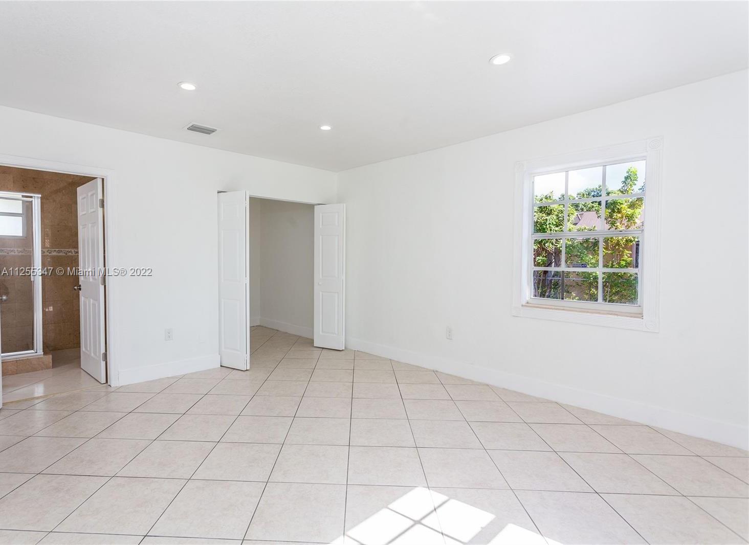 551 East 39th Street Hialeah, FL 33013 - Photo 7 of 8 an empty room with windows and closet