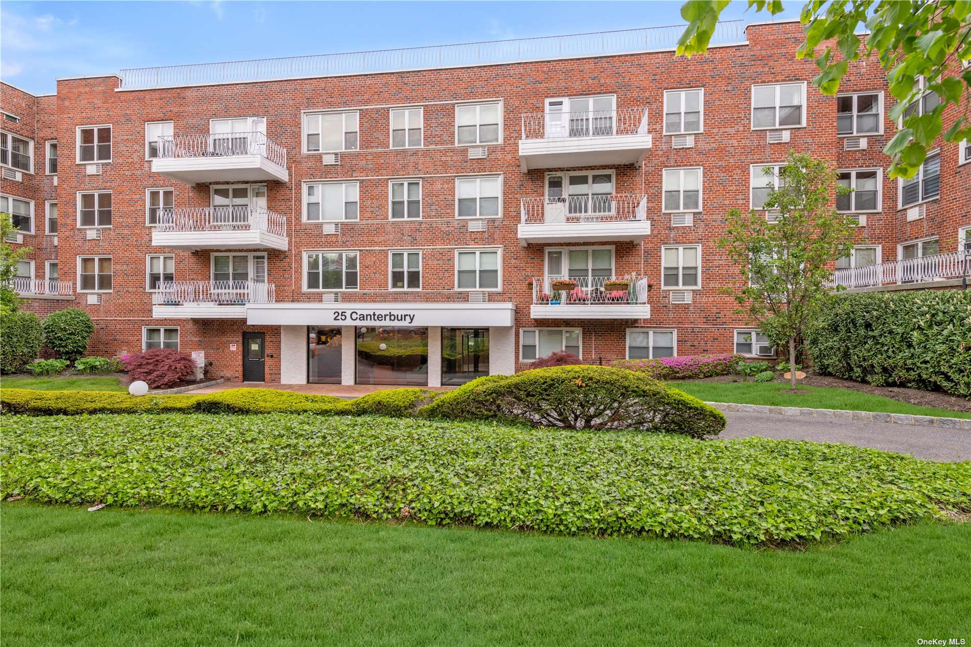 25 Canterbury Road, Unit 2D Great Neck, NY 11021 - Photo 1 of 1 Gallery Image 1