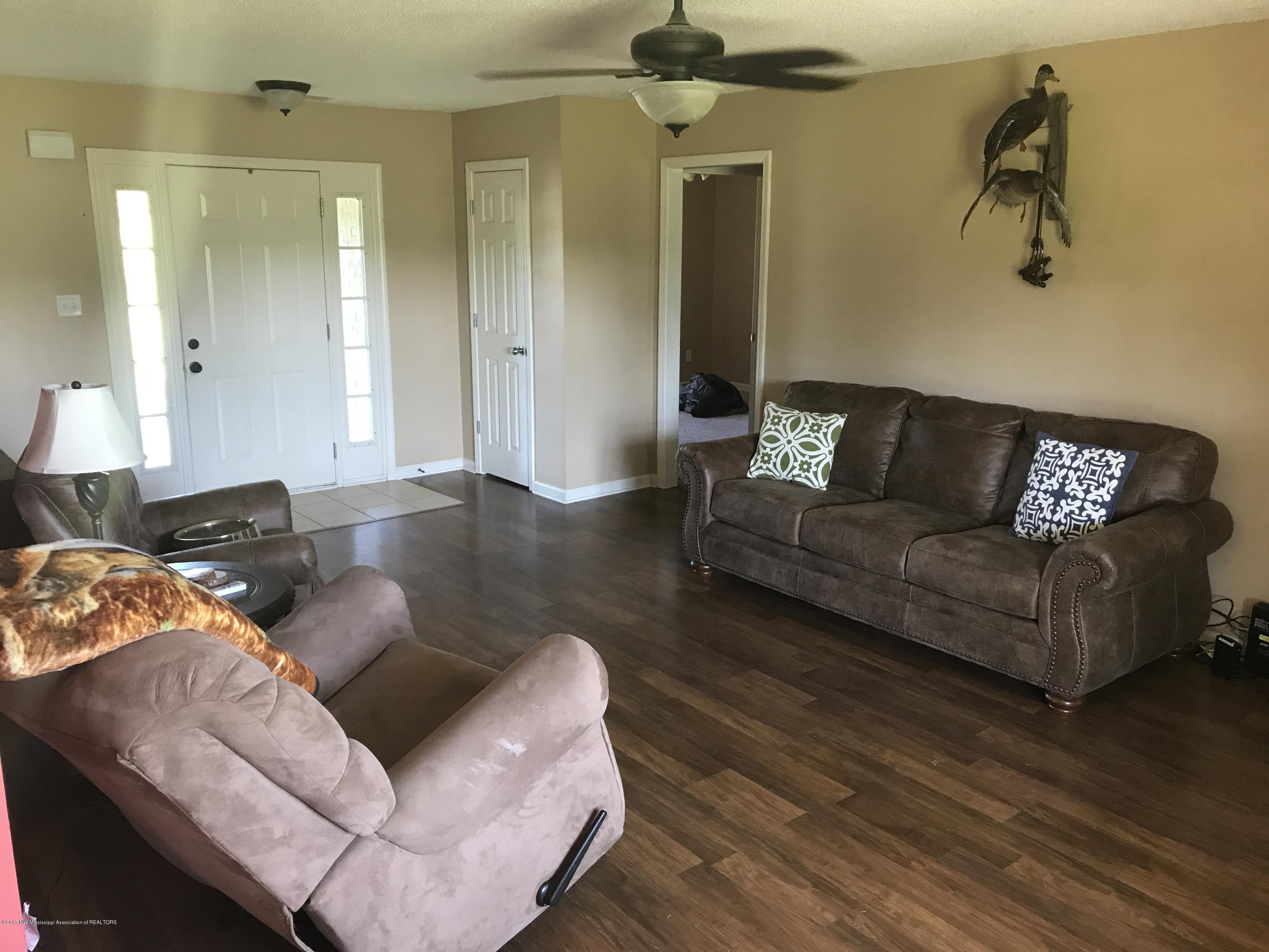 2970 Veazey Road Senatobia, MS 38668 - Photo 6 of 16 IMG_0520