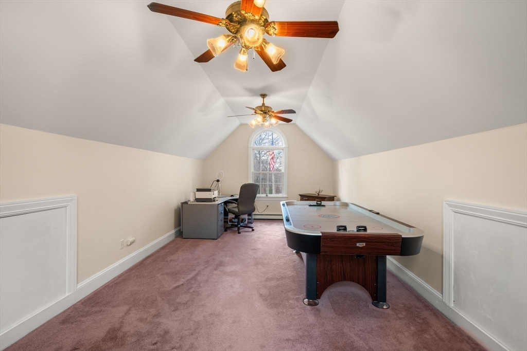 332 Division Road Dartmouth, MA 02748 - Photo 27 of 42 a room with musical instruments