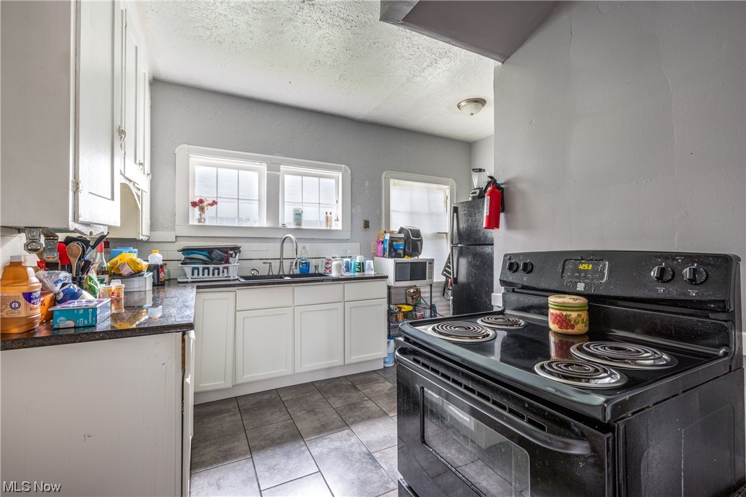 2320 Ashurst Road University Heights, OH 44118 - Photo 15 of 22