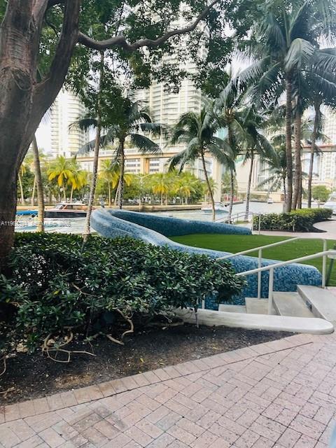 185 Southwest 7th Street, Unit 1605 Miami, FL 33130 - Photo 7 of 22 a view of a park with large trees