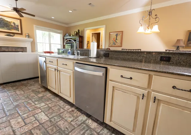 $635,000 | 308 Pinehurst Circle, Ridgeland, MS 39157