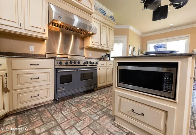 $635,000 | 308 Pinehurst Circle, Ridgeland, MS 39157