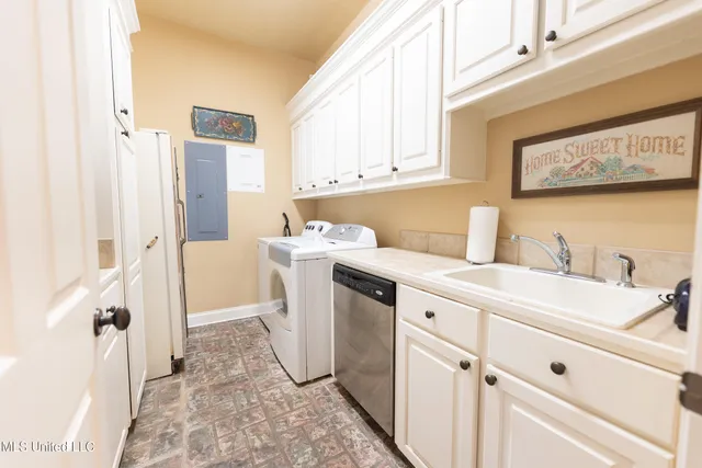 $635,000 | 308 Pinehurst Circle, Ridgeland, MS 39157