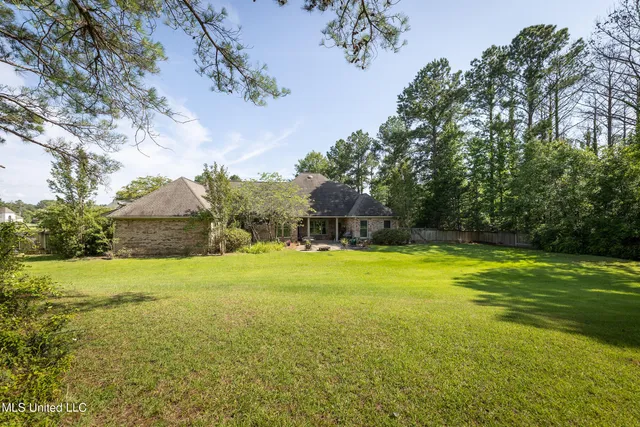 $635,000 | 308 Pinehurst Circle, Ridgeland, MS 39157
