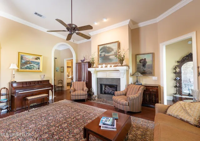 $635,000 | 308 Pinehurst Circle, Ridgeland, MS 39157