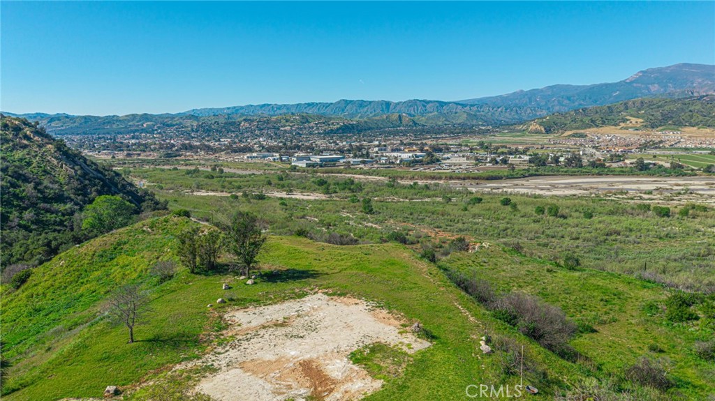 18500 South Mountain Road Santa Paula, CA 93060 - Photo 14 of 35 a view of a grassy area with an ocean