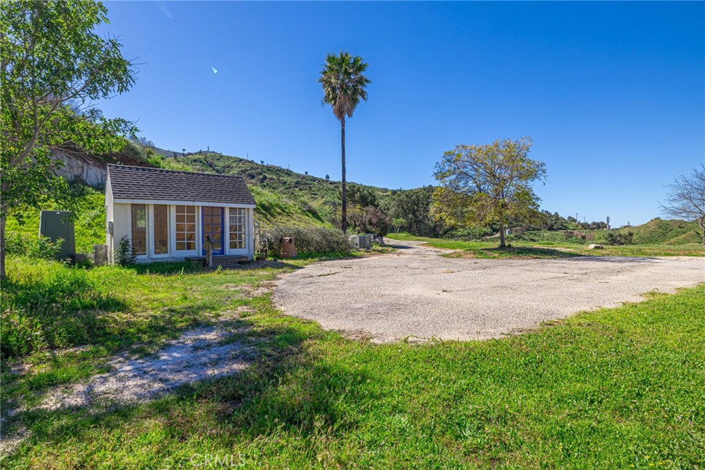 18500 South Mountain Road Santa Paula, CA 93060 - Photo 25 of 35 a view of a house with a yard and a garden