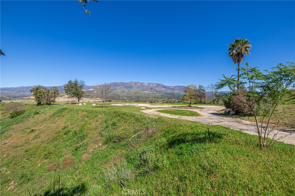 18500 South Mountain Road Santa Paula, CA 93060 - Photo 31 of 35 a view of a pathway with a yard