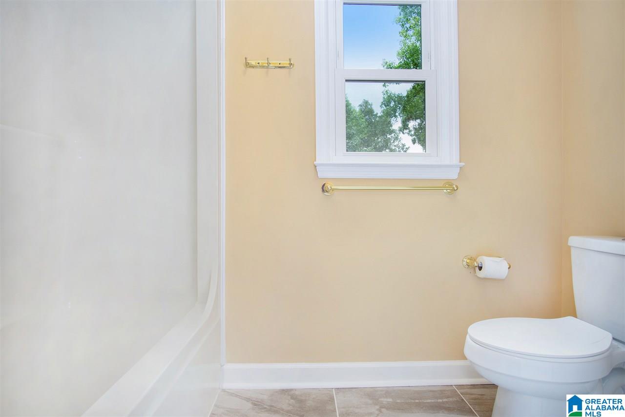 1038 Crest Road Leeds, AL 35094 - Photo 21 of 34 Gallery Image 21
