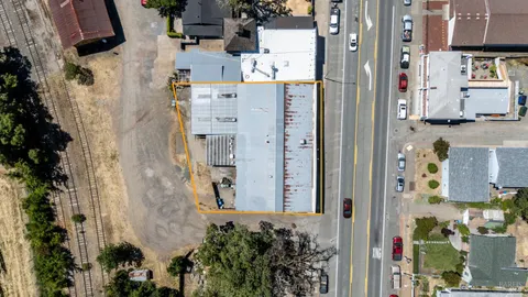 $995,000 | 13325 Highway 101, Hopland, CA 95449